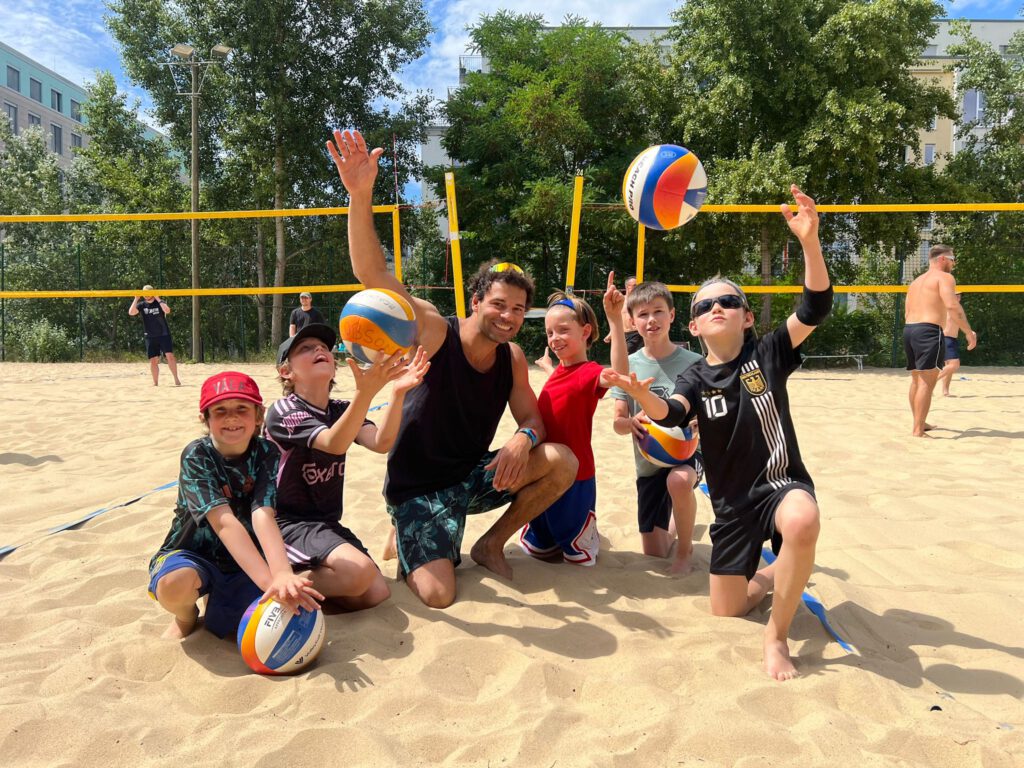 Kinder-Camp Beachvolleyball bei Beach Mitte in Berlin