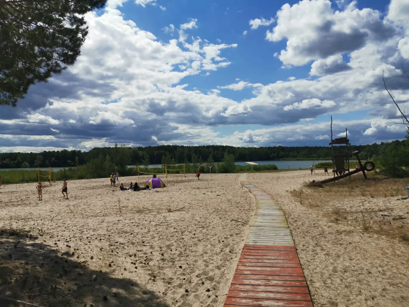 Großflächig angelegte Anlage bietet viel Platz für Beachvolleyball