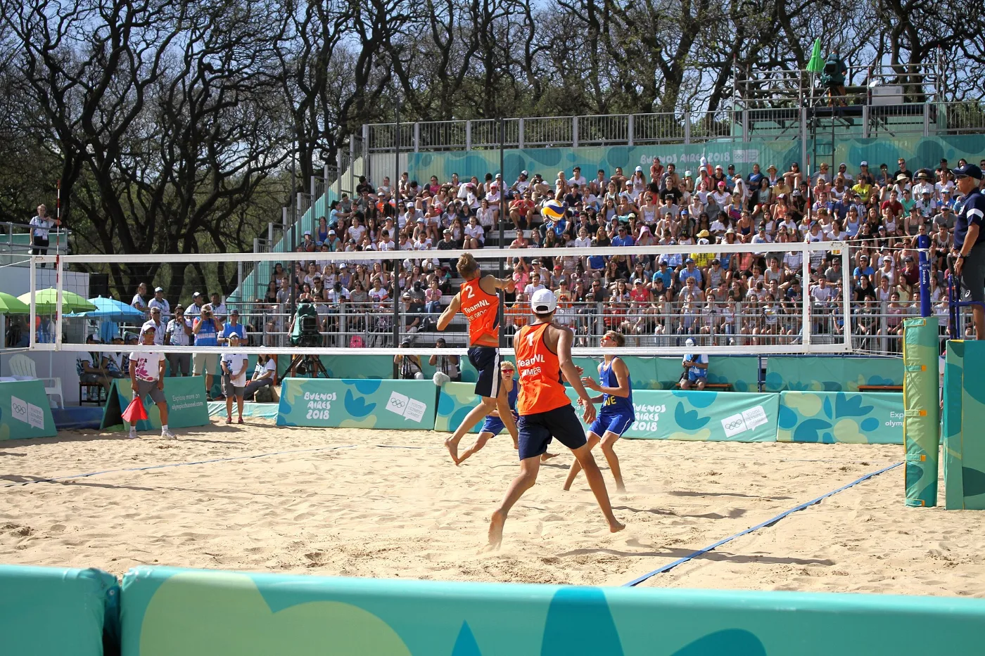 Beach volleyball in competition – attack and block at the net