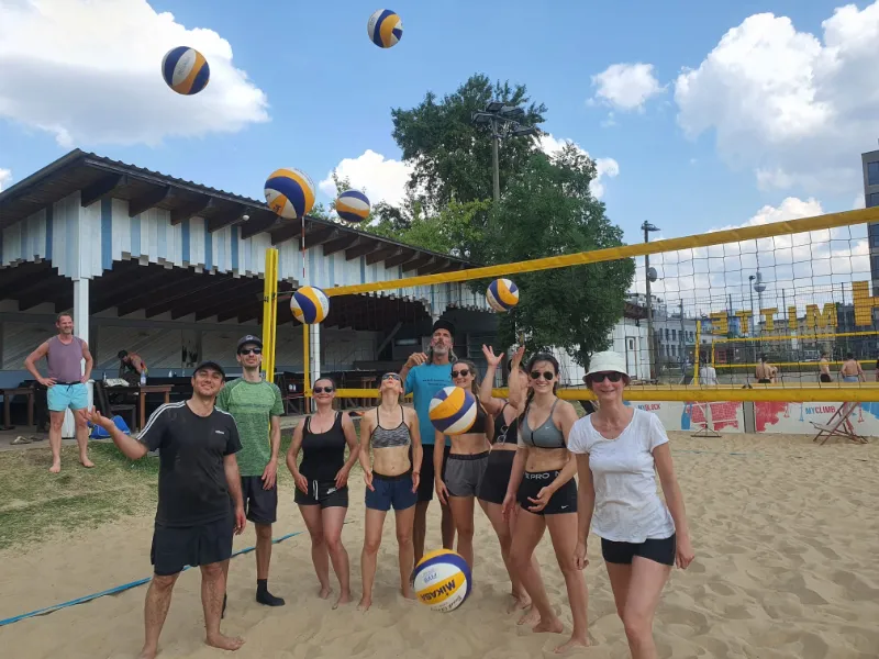 Teilnehmergruppe nach dem Training im Sand